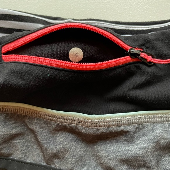 Lululemon speed up short 2.5” - Picture 3 of 4